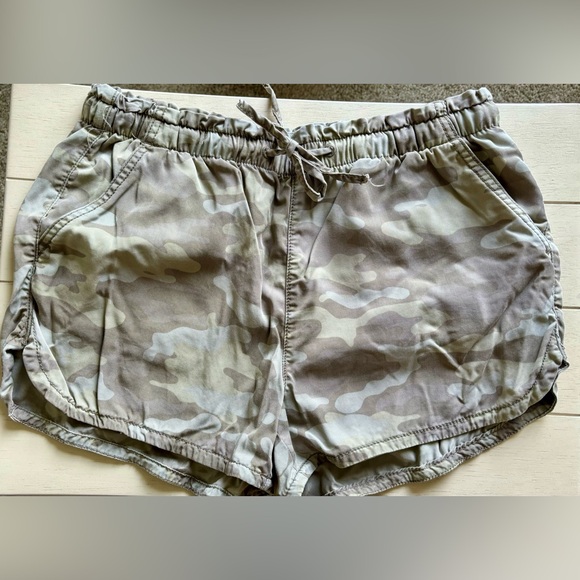 American Eagle Outfitters Pants - American Eagle Camo Elastic Waist Shorts